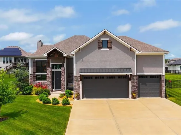 330 NW Ambersham Dr, Lees Summit, MO 64081