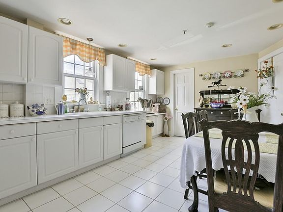 5th image of 1 Orange St APT 3