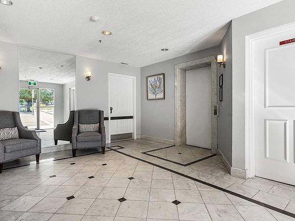 4th image of 8985 Mary St #305