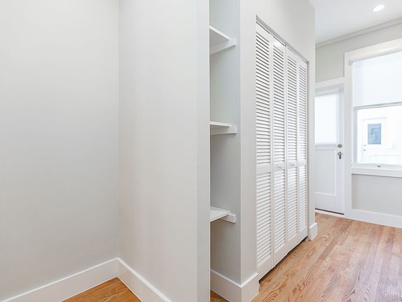 4th image of 2224 Leavenworth St #602
