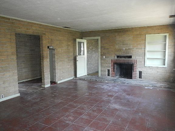 5th image of 4994 E Grant Ave