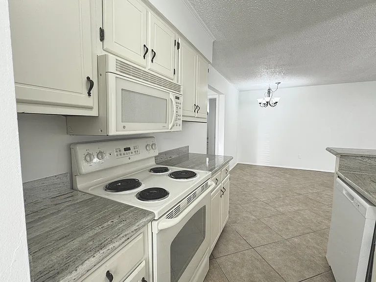 7324 Menlo Dr — Photo 10