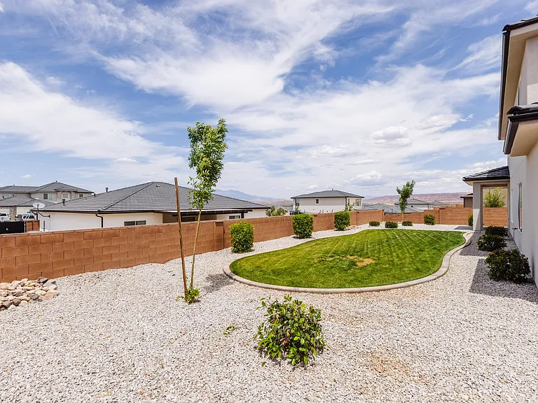 1889 E Honeycomb Dr — Photo 49