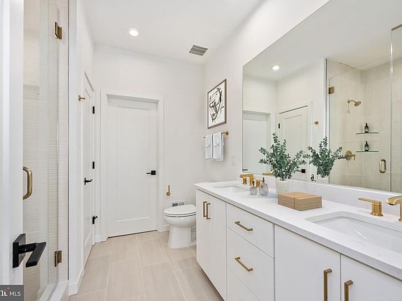 5th image of 14417 Glen Manor Dr