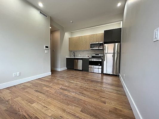 2nd image of 656 Kosciuszko St #4