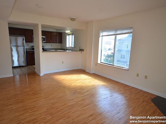 3rd image of 342 Franklin St #401