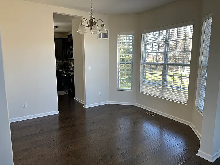 716 Yorkshire Dr — Photo 6