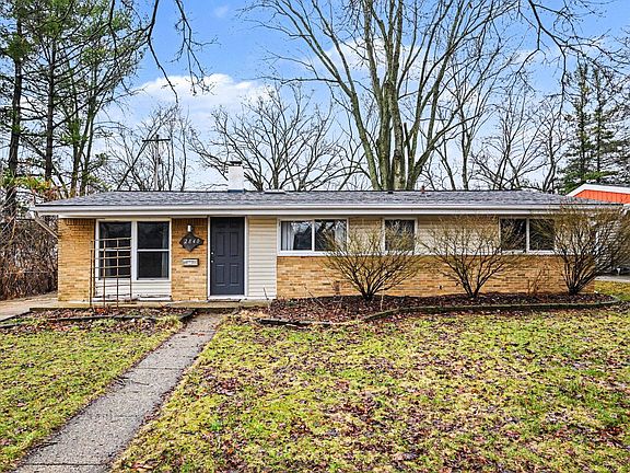 2nd image of 2840 Canterbury Rd