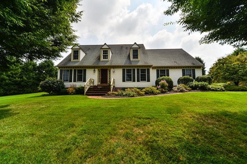 1st image of 133 Scarborough Ln