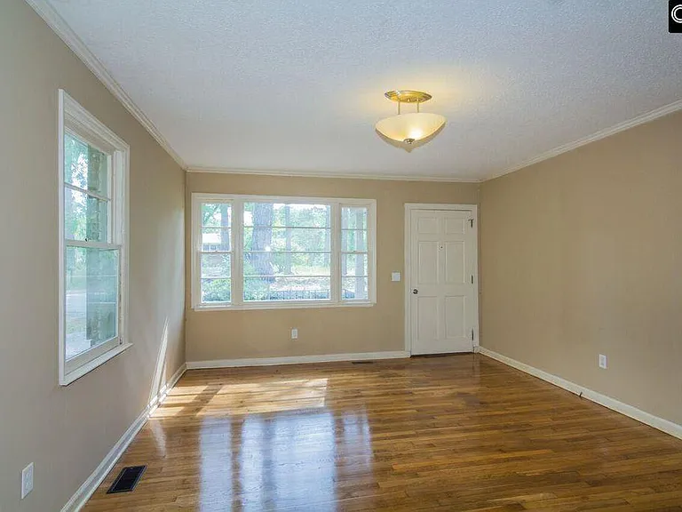 1011 S Kilbourne Rd — Photo 5