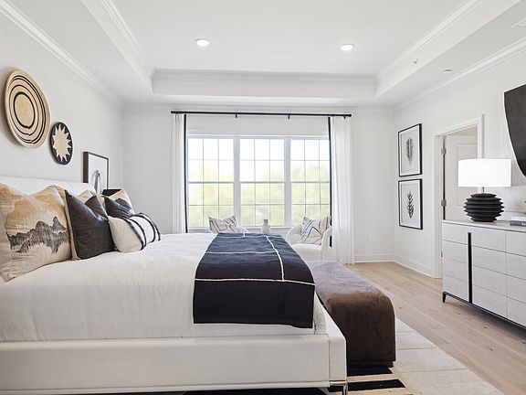 Primary suite with ceiling treatment