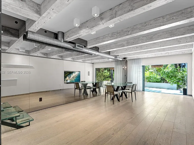 6011 N Bayshore Dr #8-D — Photo 1