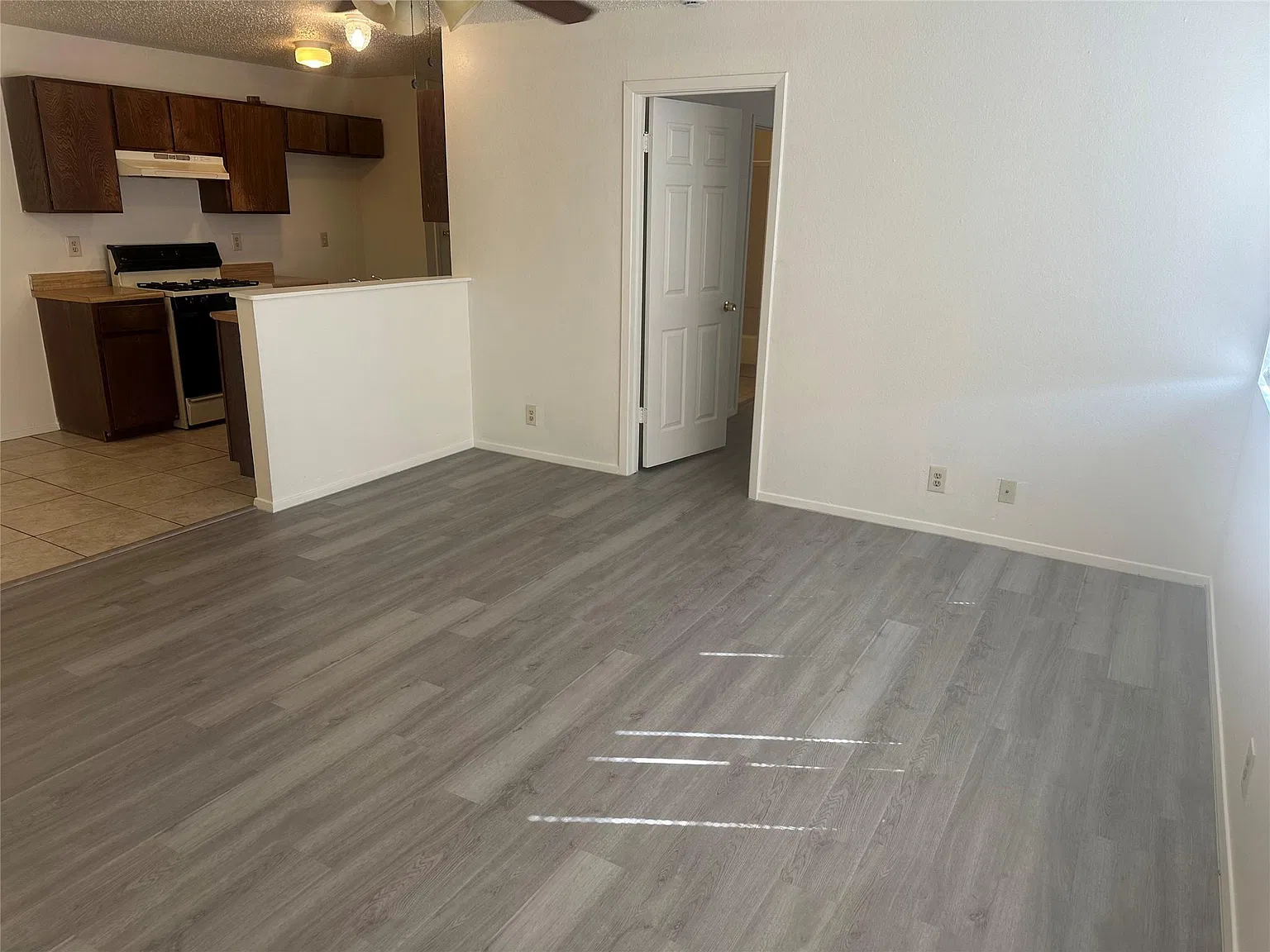 3 bed, 2.0 bath, 968 sqft, $1,395 — Photo 3