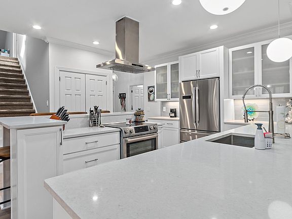 3rd image of 3127 Saint Johns Dr