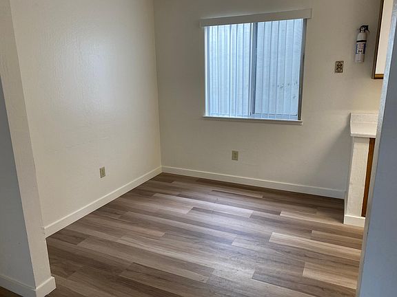 4th image of 300 30th St #1
