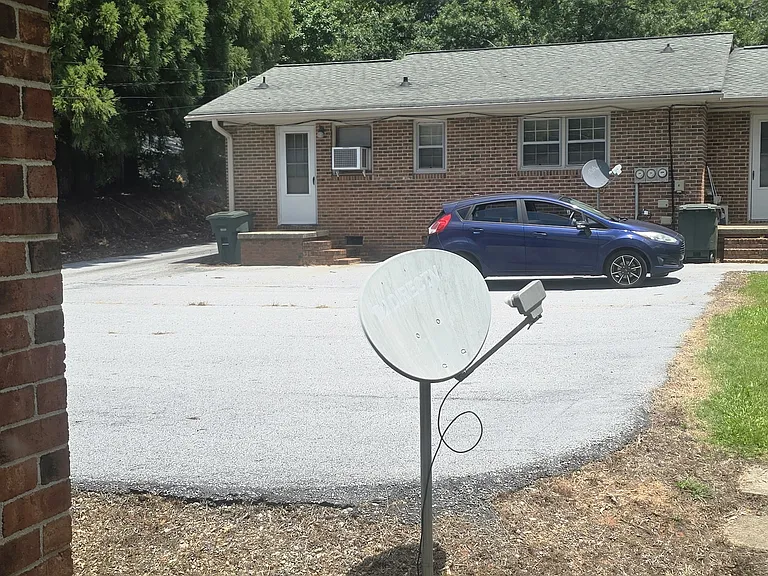 510 N Townville St — Photo 6
