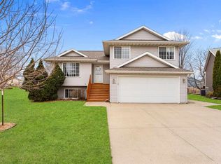 1405 Dickenson Ln, Iowa City, IA 52240