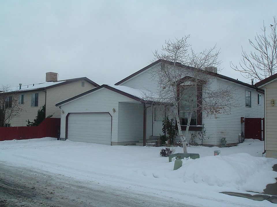 The spacious house from the street