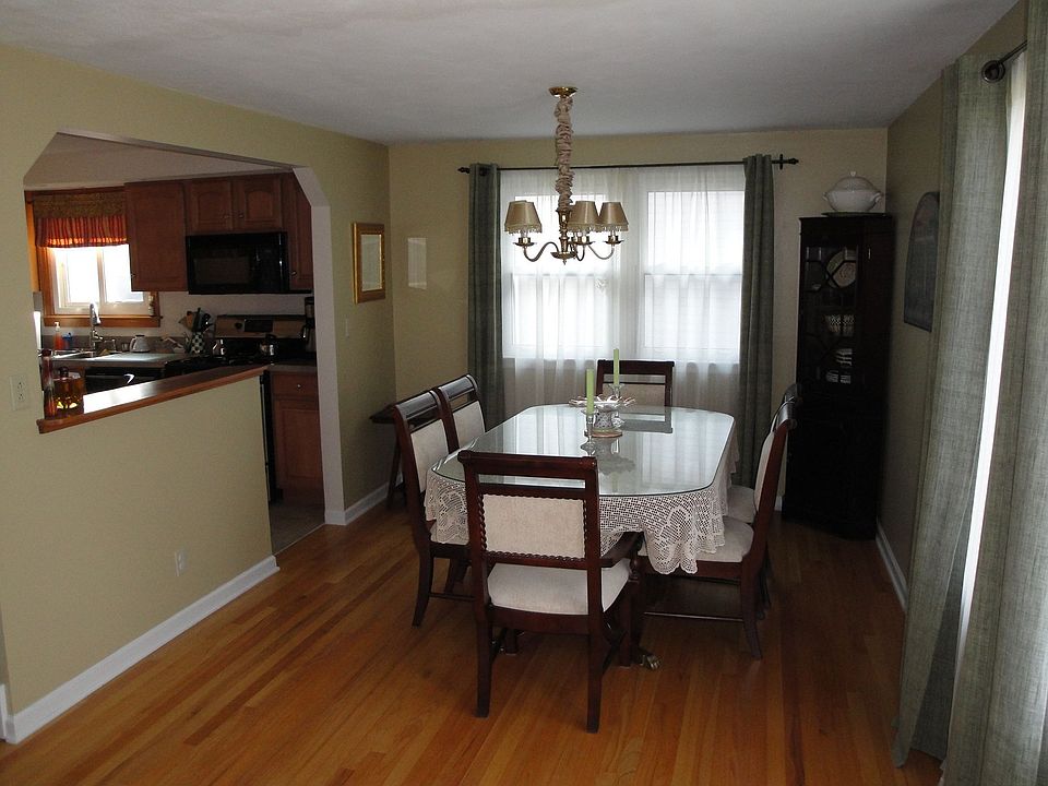 2nd image of 503 Blueberry Ln