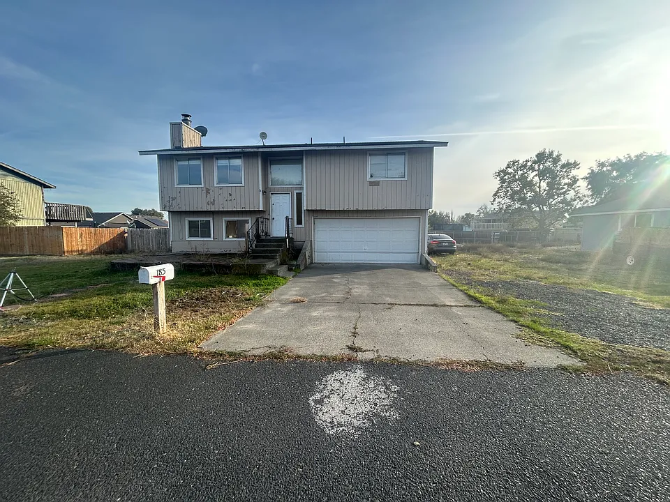 185 El Monte St