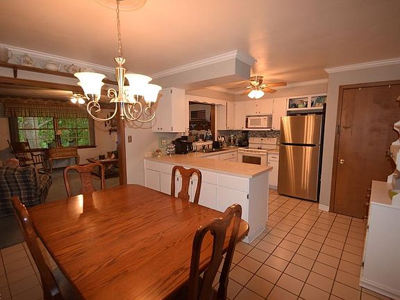 5th image of 321-323 Meadowbrook Ave