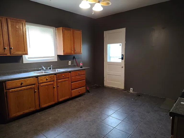 6034 Hillman Ave — Photo 3