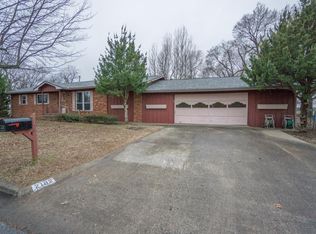 2182 Cheyenne Trl, Springdale, AR 72762