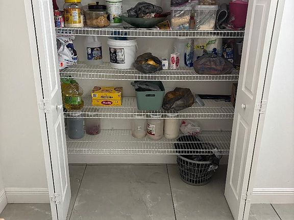 4th image of 944 SW Delrio Boulevard