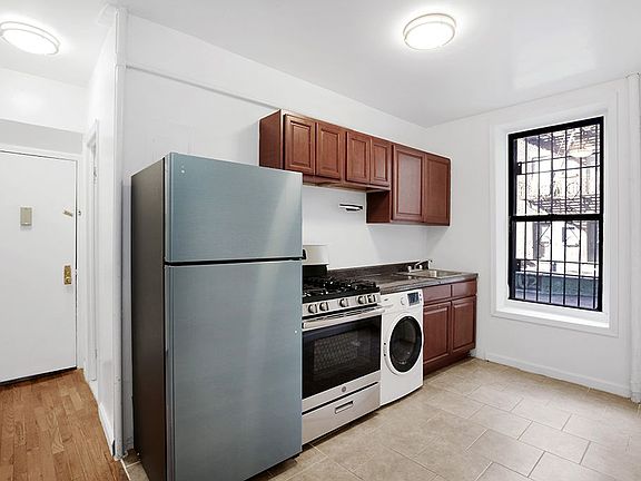 2nd image of 204 E 112th St APT 21