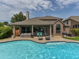 977 Tara Dr, Burleson, TX 76028