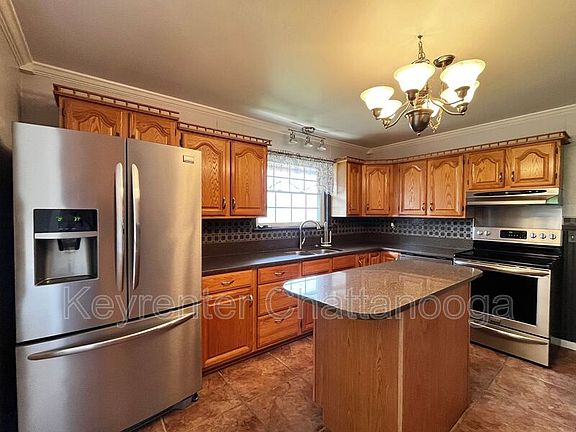 5th image of 1635 Green Hills Dr