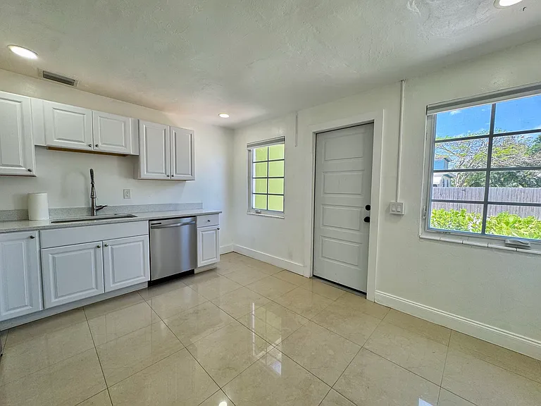 632 N M St #B — Photo 5