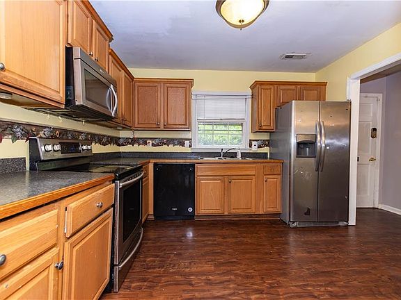 3rd image of 414 Hustings Ln Unit B