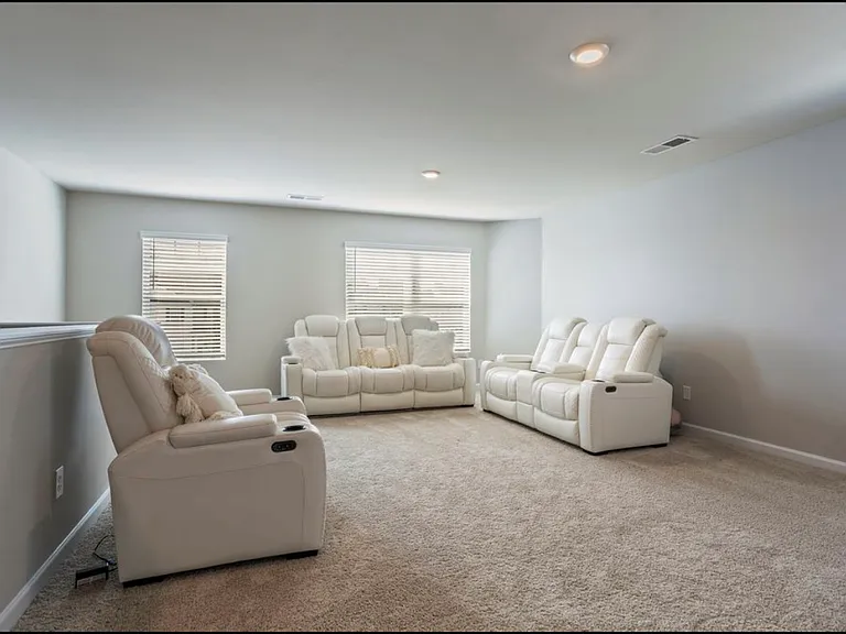 997 Hay Meadow Dr — Photo 8