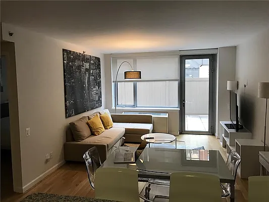 Rented by R New York | media 23