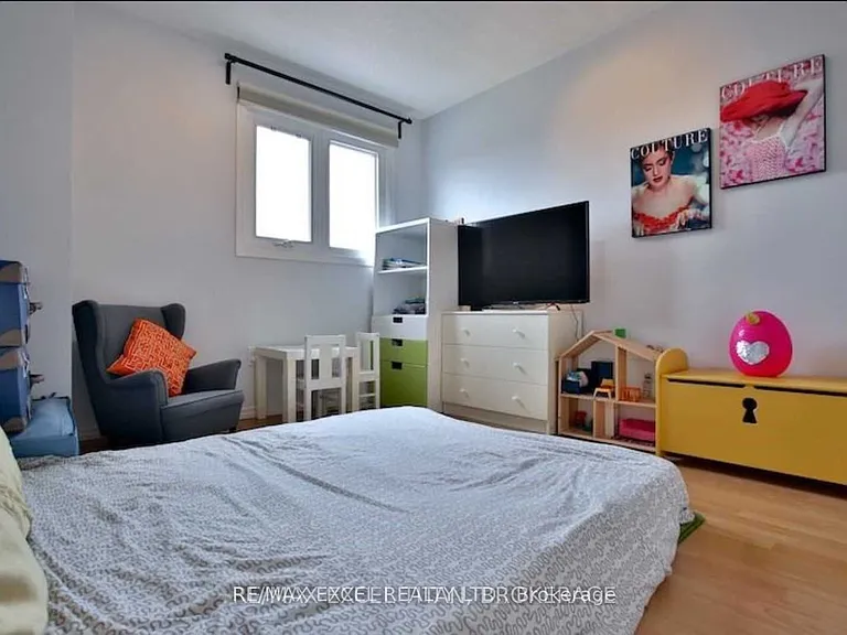 51 Hornchurch Cres — Photo 11