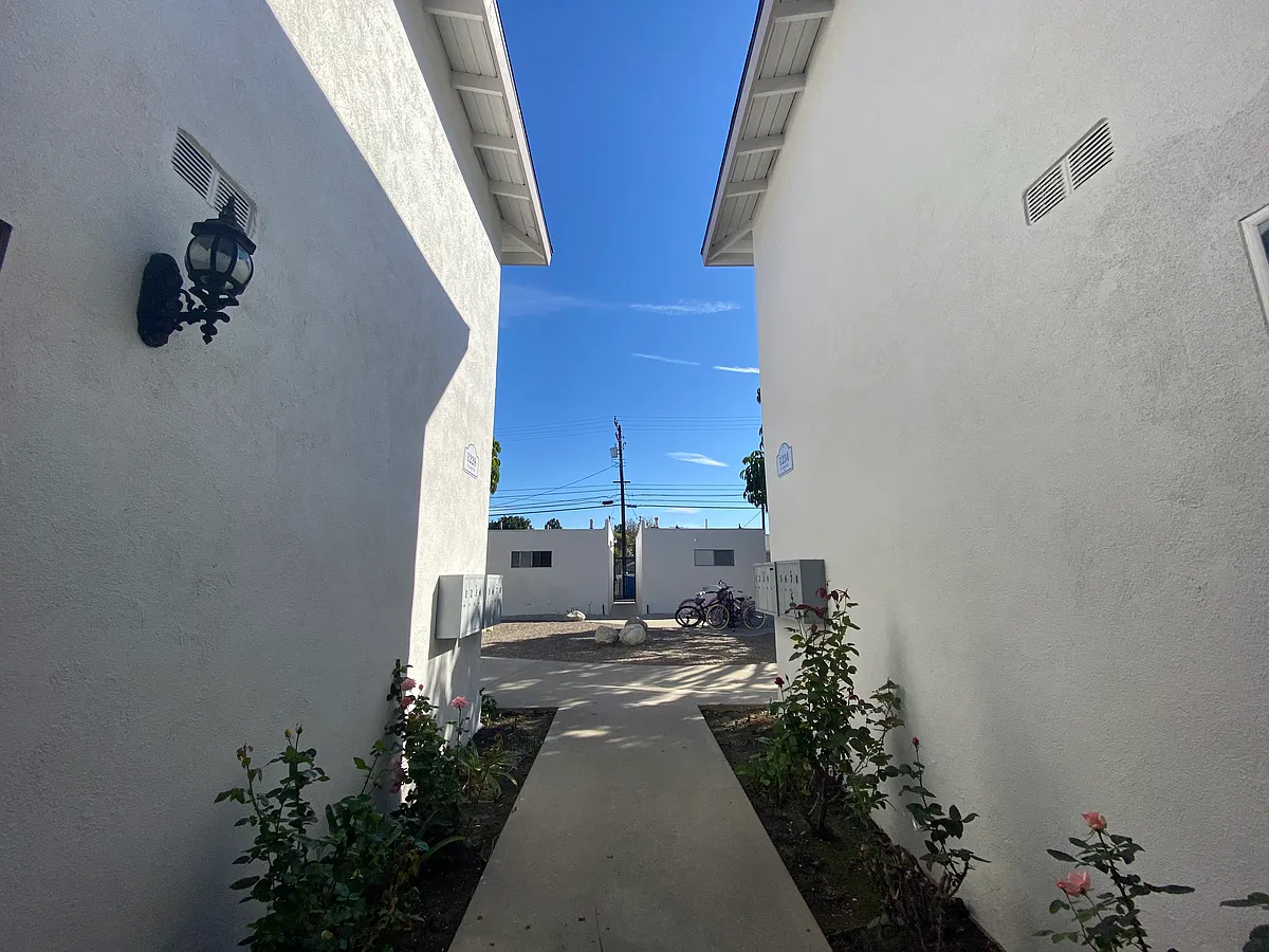 Building Photo - Courtyard Square Apartments