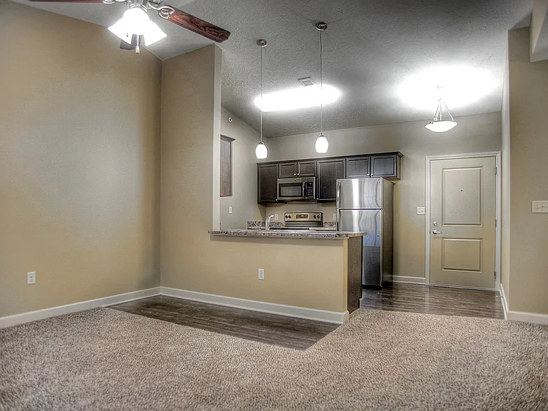 Summit Falls Apartments & Townhomes — Photo 19