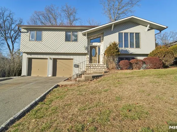 958 Adams Pl, Township Of Washington, NJ 07676