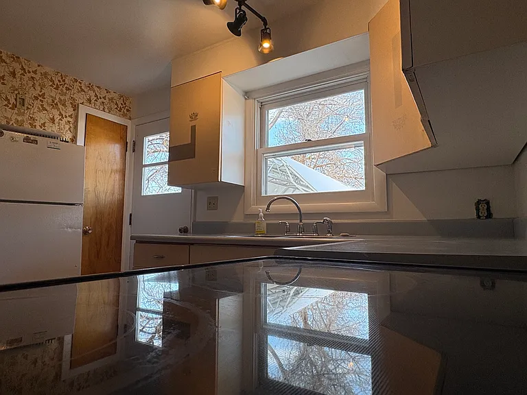 909 W Olive St #A — Photo 10