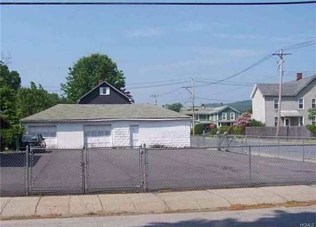 1st image of 135 Ball St