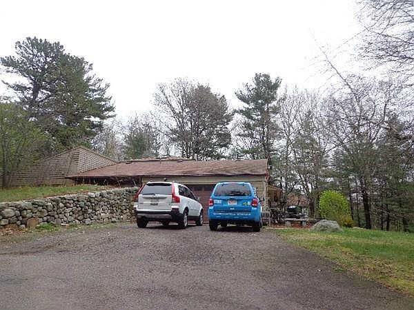2nd image of 15 Dix Rd