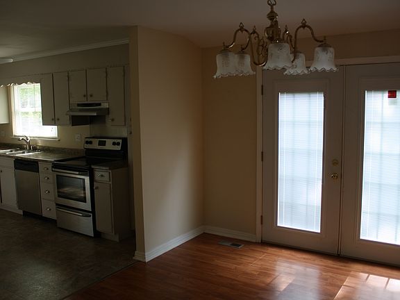 4th image of 200 Greens Lake Cir