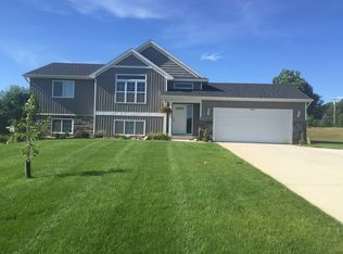 8682 Little Bend Ct, Middleville, MI 49333
