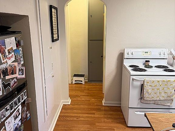 5th image of 910 W Ofarrell St