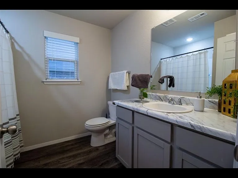 4204 Lexington Ave — Photo 16