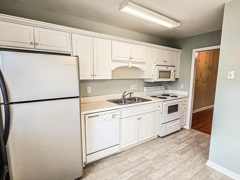 726 Creekside Dr — Photo 13