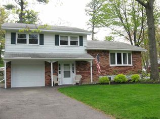 31 Scotch Pine Dr, Voorheesville, NY 12186