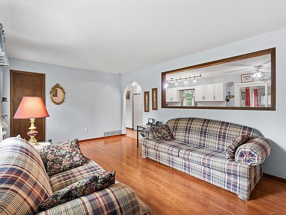 3rd image of 1813 209th Ct NE