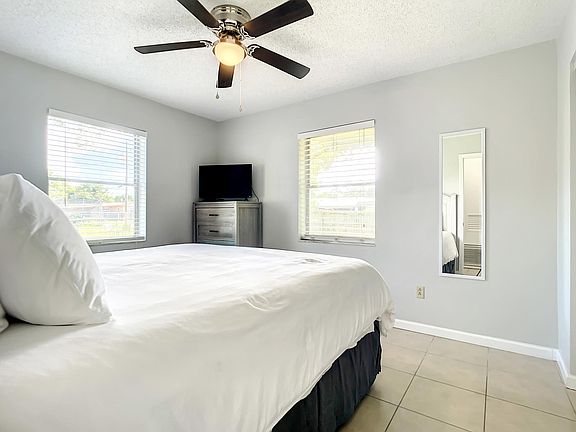 2nd image of 1423 N Normandy Blvd